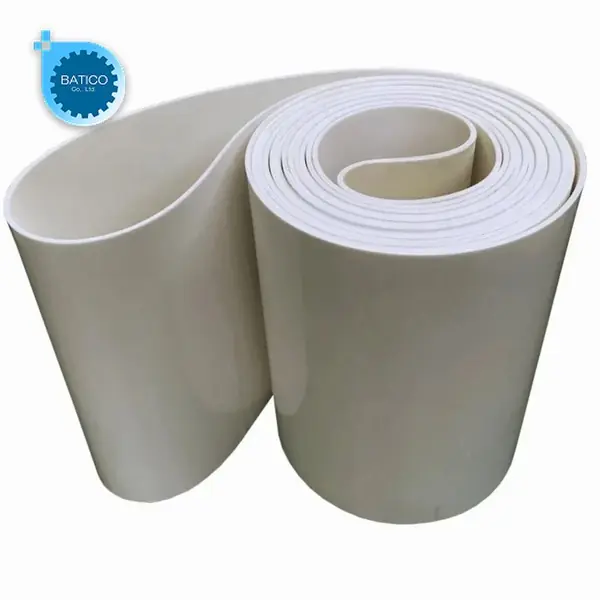 Băng tải PVC trắng chống b&aacute;m dầu l&agrave; giải ph&aacute;p l&yacute; tưởng cho c&aacute;c d&acirc;y chuyền sản xuất y&ecirc;u cầu bề mặt sạch