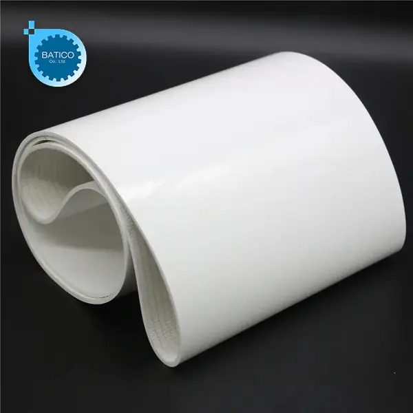 Băng tải ch&agrave; nh&aacute;m chống tr&ocirc;i được thiết kế nhằm hạn chế t&igrave;nh trạng lệch băng v&agrave; rung lắc trong qu&aacute; tr&igrave;nh vận h&agrave;nh