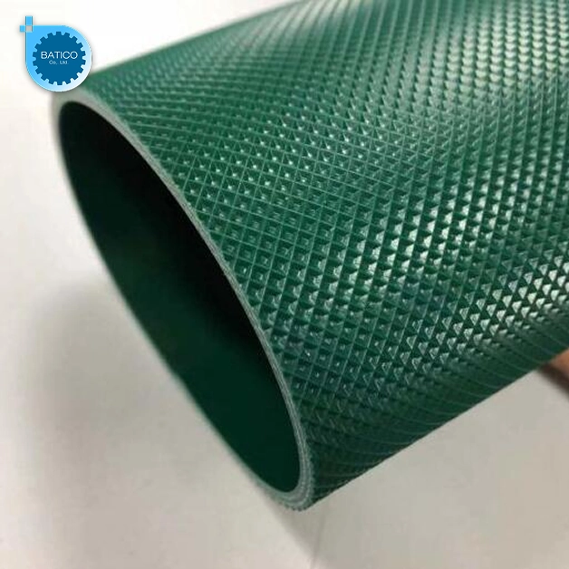 Chọn băng tải PVC bề mặt caro gi&uacute;p chống trượt dốc,&nbsp;giữ h&agrave;ng cố định